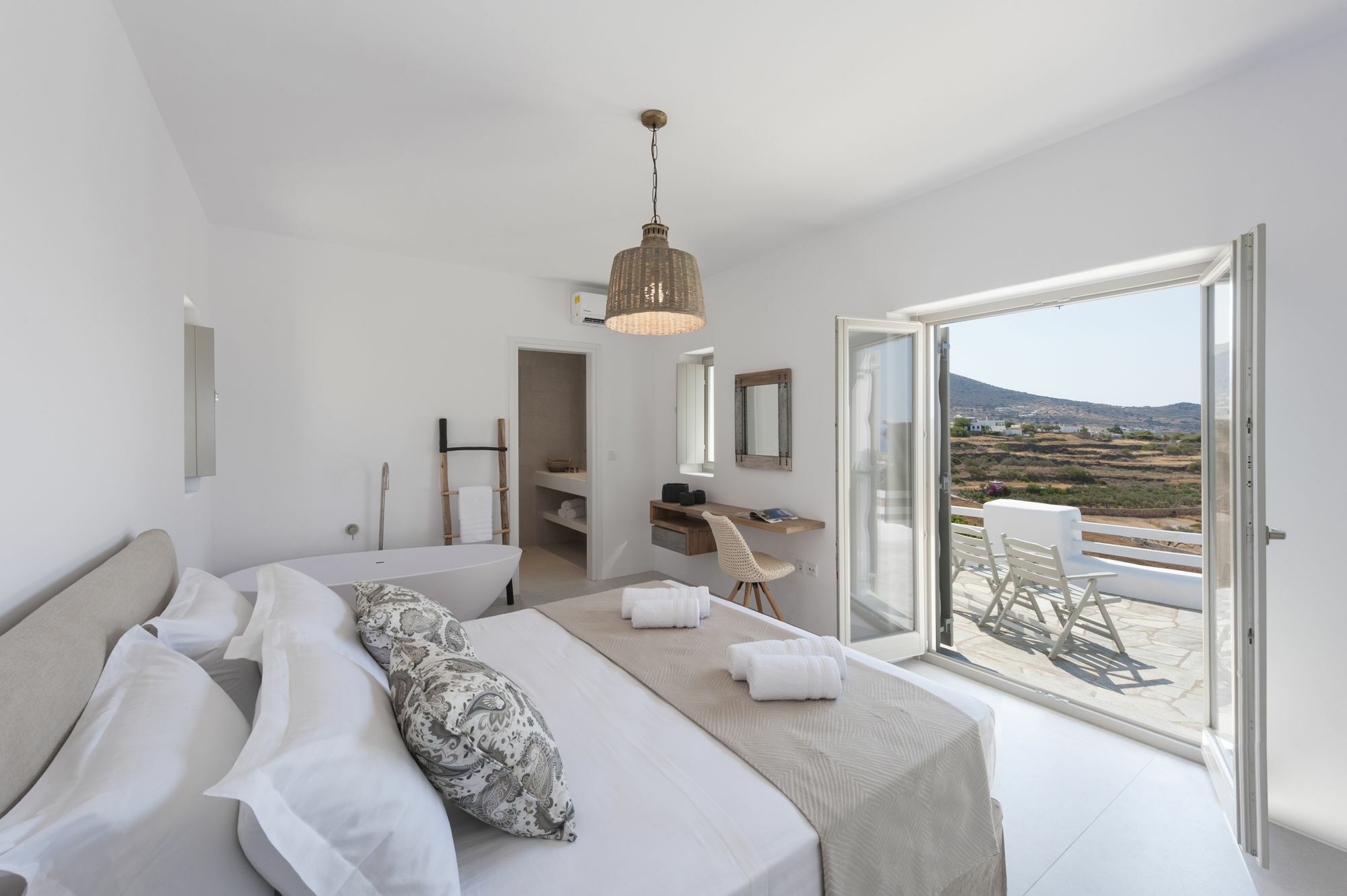 Niriides Luxury Villas Aliki  Exterior photo